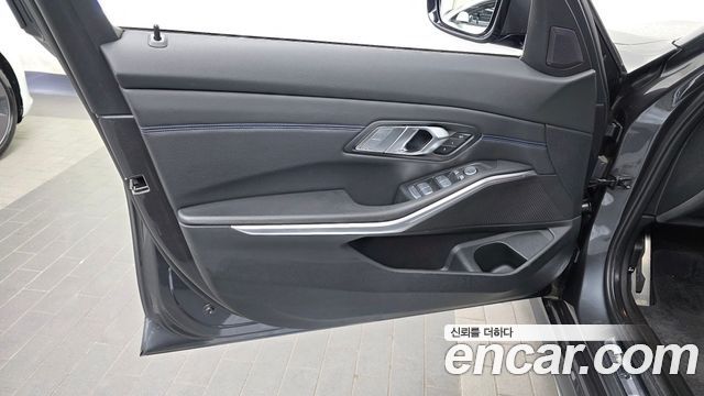 BMW 3-Series 2022 — photo 14