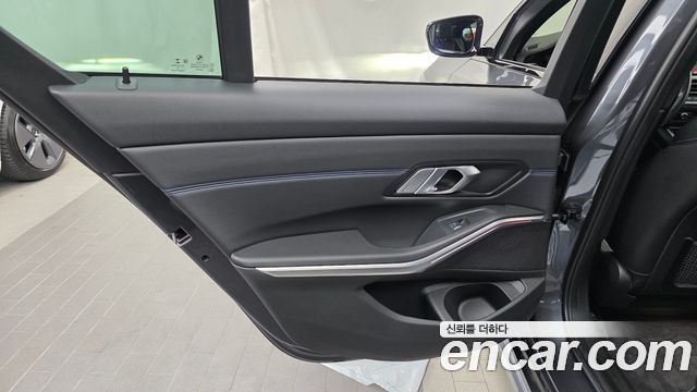 BMW 3-Series 2022 — photo 15
