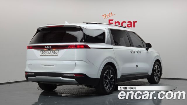 Kia Canival 2023 — photo 2