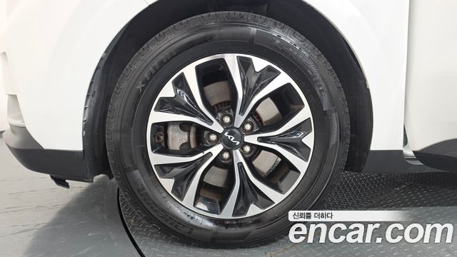 Kia Canival 2023 — photo 5