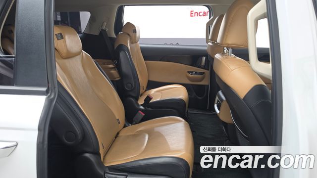 Kia Canival 2023 — photo 17