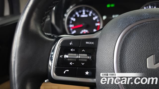 Kia Canival 2023 — photo 24