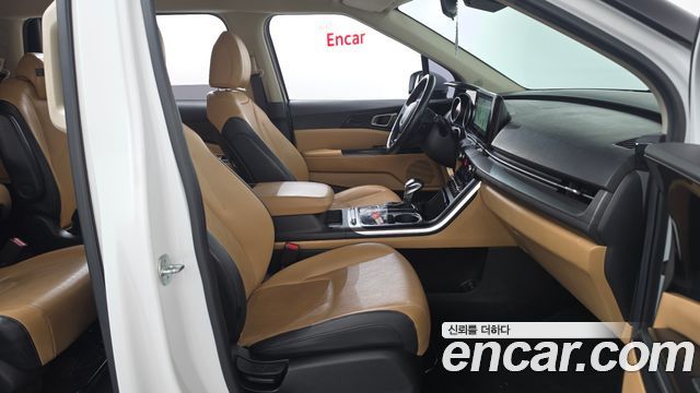 Kia Canival 2023 — photo 16