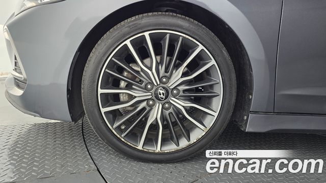 Hyundai AVANTE 2018 — photo 5