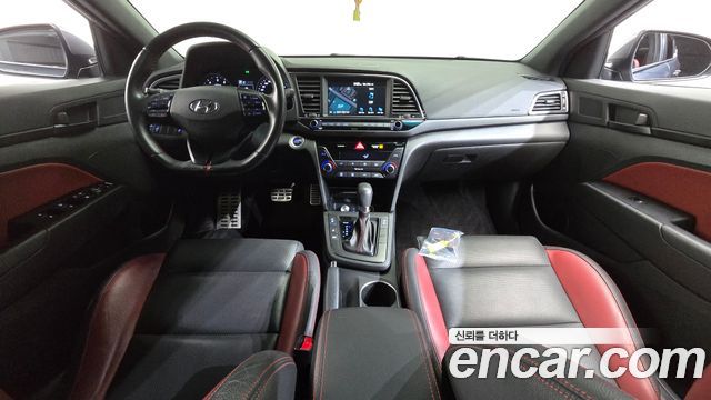 Hyundai AVANTE 2018 — photo 10