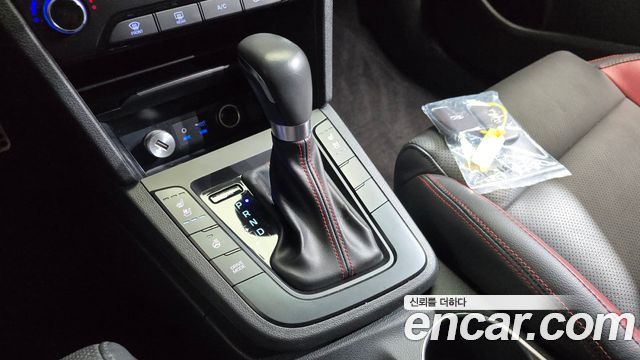 Hyundai AVANTE 2018 — photo 12