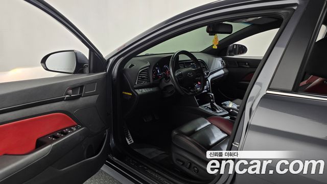 Hyundai AVANTE 2018 — photo 13