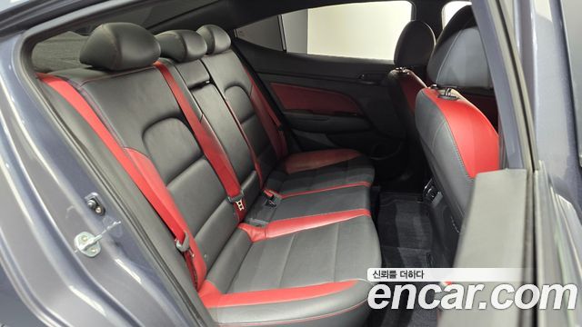 Hyundai AVANTE 2018 — photo 17