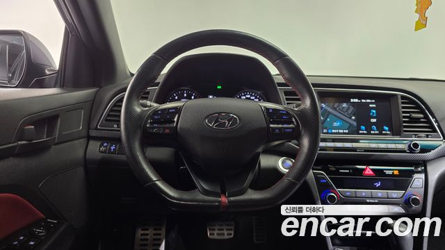 Hyundai AVANTE 2018 — photo 19