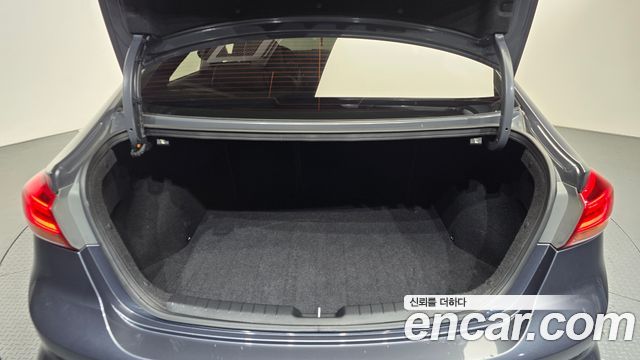 Hyundai AVANTE 2018 — photo 23