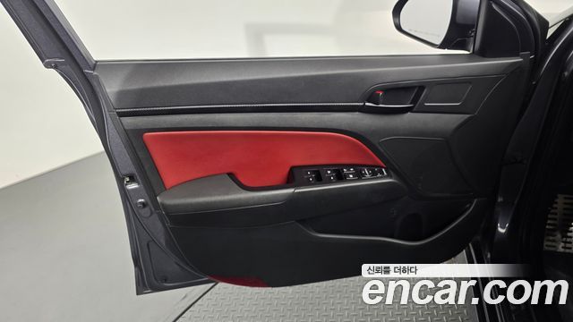 Hyundai AVANTE 2018 — photo 14