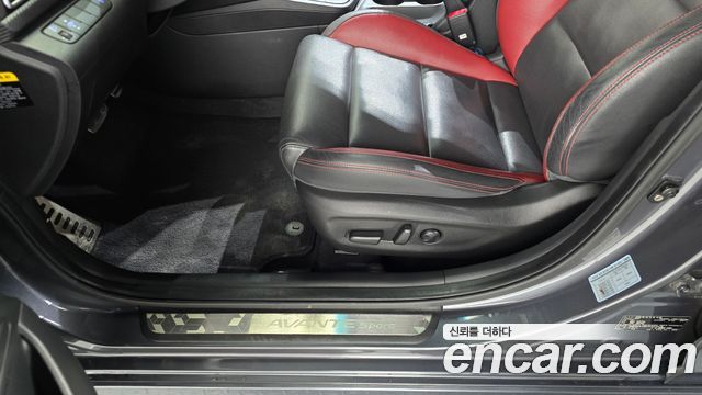 Hyundai AVANTE 2018 — photo 28