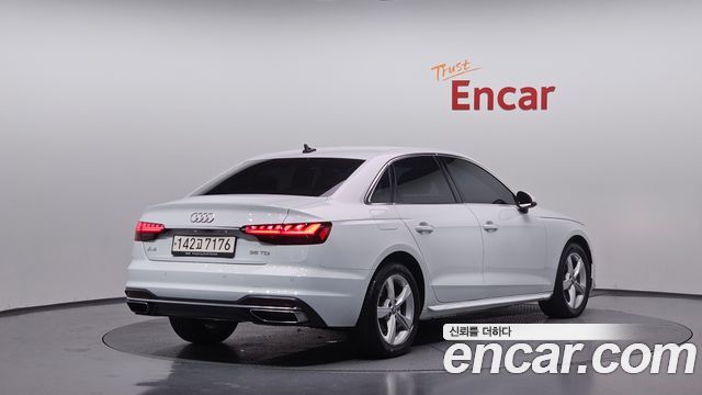 Audi A4 2021 — photo 2