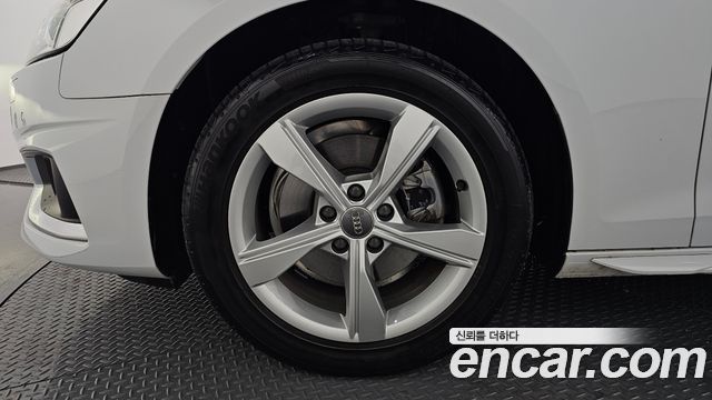 Audi A4 2021 — photo 5