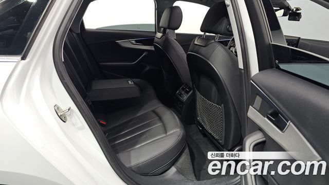 Audi A4 2021 — photo 17