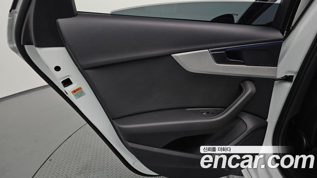 Audi A4 2021 — photo 15