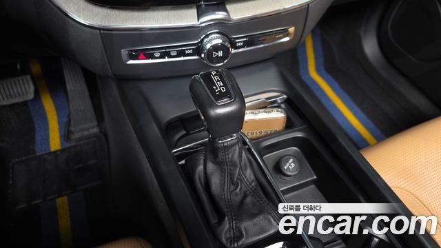 Volvo XC60 2019 — photo 9