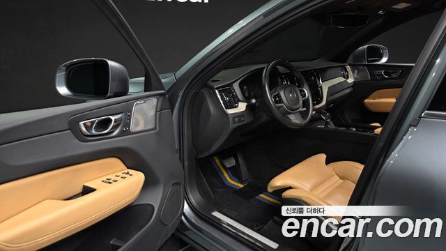 Volvo XC60 2019 — photo 10