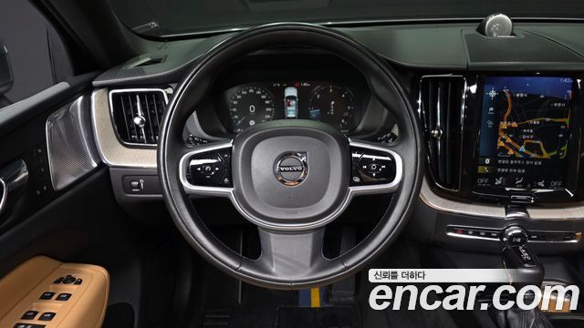Volvo XC60 2019 — photo 13