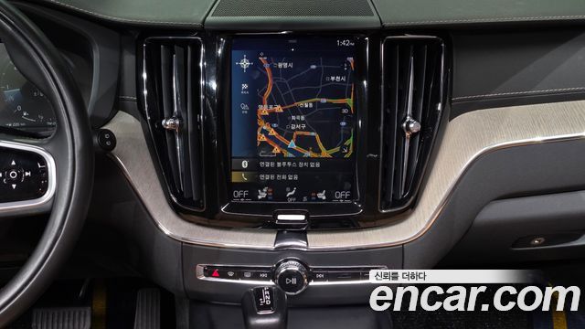 Volvo XC60 2019 — photo 14