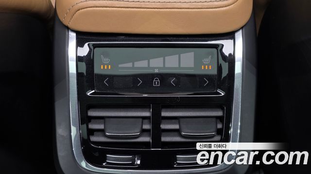 Volvo XC60 2019 — photo 17