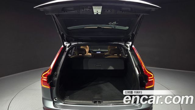 Volvo XC60 2019 — photo 20