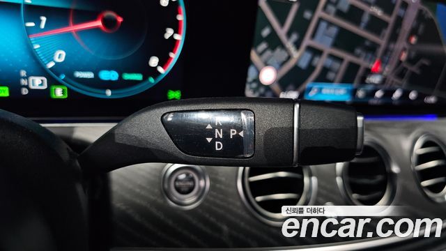 Mercedes-Benz E-Class 2021 — photo 9