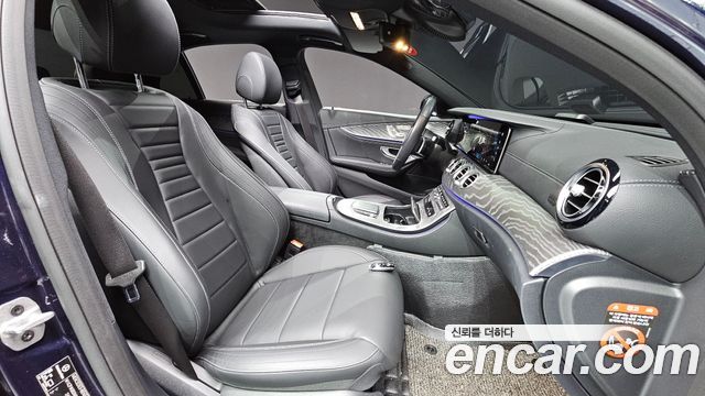 Mercedes-Benz E-Class 2021 — photo 10