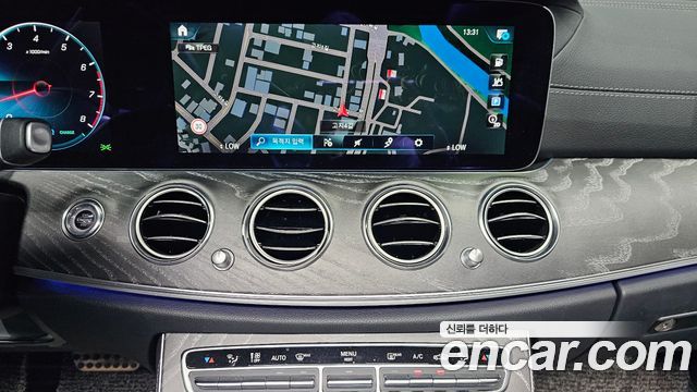 Mercedes-Benz E-Class 2021 — photo 14