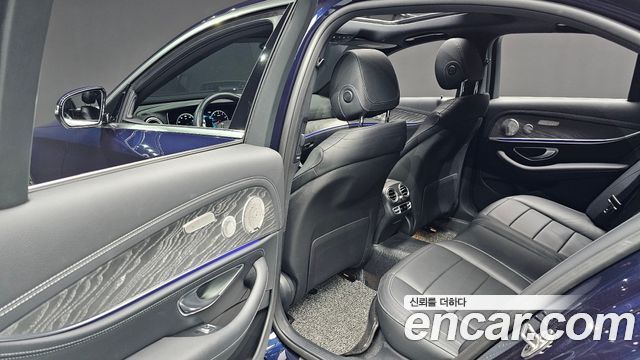 Mercedes-Benz E-Class 2021 — photo 17