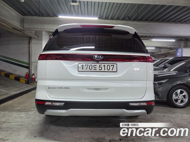Kia Canival 2021 — photo 4