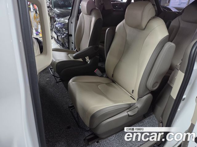 Kia Canival 2021 — photo 14