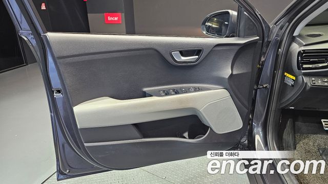 Kia Stonic 2018 — photo 14