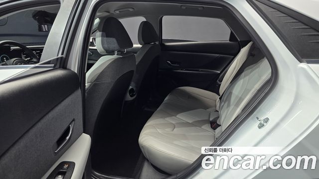 Hyundai AVANTE 2023 — photo 18