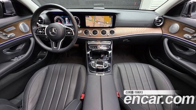 Mercedes-Benz E-Class 2019 — photo 10