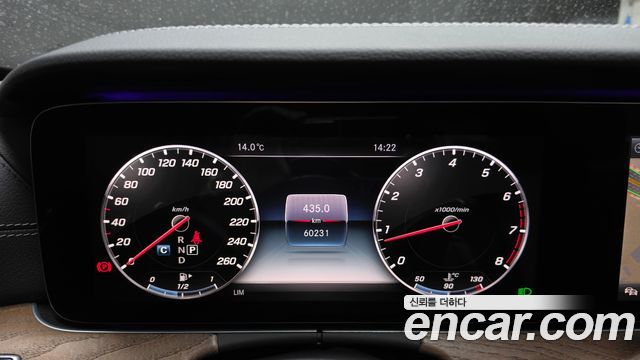 Mercedes-Benz E-Class 2019 — photo 11