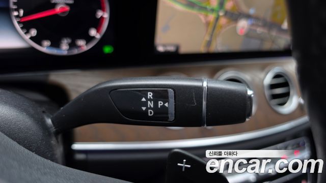 Mercedes-Benz E-Class 2019 — photo 12