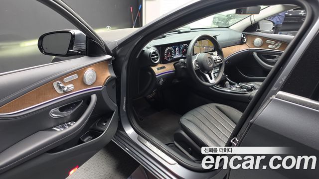 Mercedes-Benz E-Class 2019 — photo 13