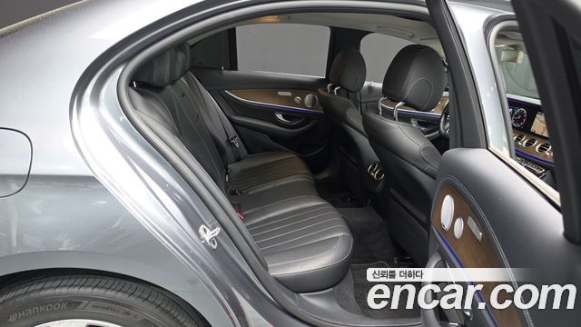 Mercedes-Benz E-Class 2019 — photo 17