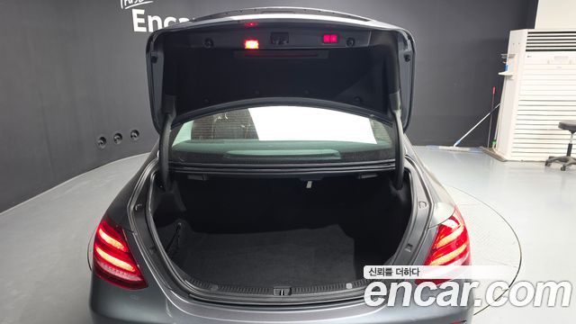 Mercedes-Benz E-Class 2019 — photo 26