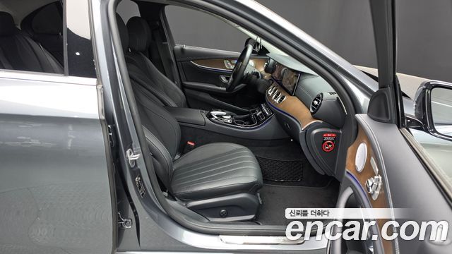 Mercedes-Benz E-Class 2019 — photo 16