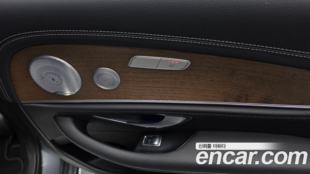Mercedes-Benz E-Class 2019 — photo 28