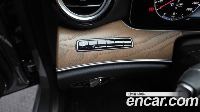 Mercedes-Benz E-Class 2019 — photo 29