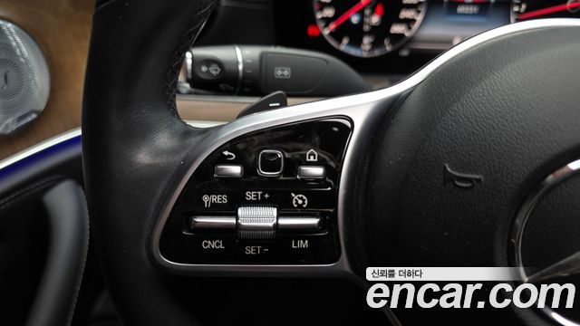Mercedes-Benz E-Class 2019 — photo 32