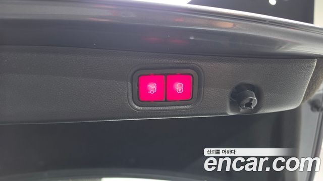 Mercedes-Benz E-Class 2019 — photo 34