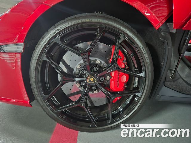 Lamborghini Revuelto 2025 — photo 12