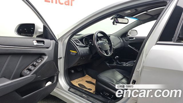 Kia K7 2012 — photo 13
