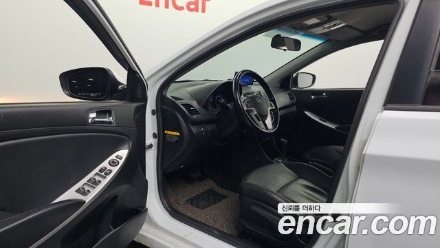Hyundai Accent 2015 — photo 13