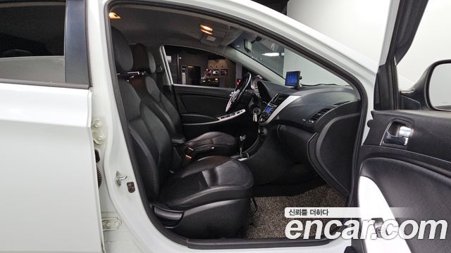 Hyundai Accent 2015 — photo 17