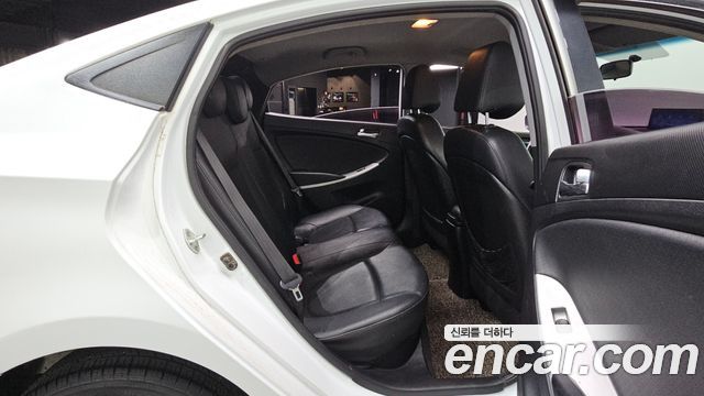 Hyundai Accent 2015 — photo 18